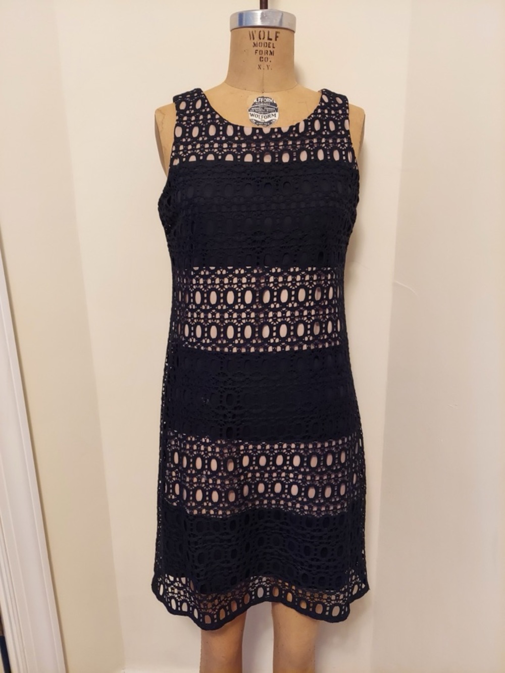 Sandra Darren Black and Cream Crochet Lace Sleeveless Mini Dress